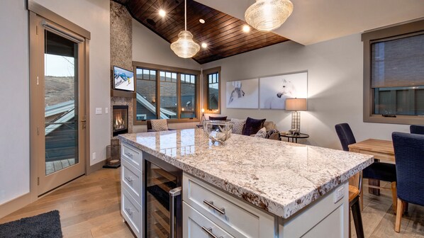 House, 4 Bedrooms | Private kitchen