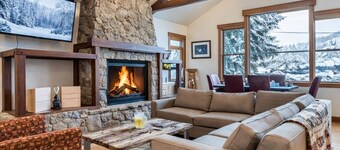 Upper Woodside Luxury 3 Bedroom Home