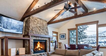 Upper Woodside Luxury 3 Bedroom Home