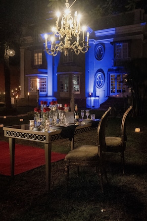 Couples’ dining
