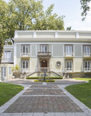 Front of property - Mansion Papilio (Mexico City)