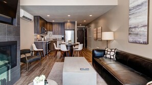 Huoneisto, 3 makuuhuonetta | Oleskelualue | Älytelevisio