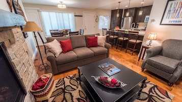 Condo, 2 Bedrooms | Interior