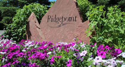 188 Ridgepoint 3 Bedroom Townhouse by RedAwning