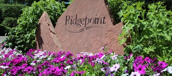188 Ridgepoint 3 Bedroom Townhouse by RedAwning