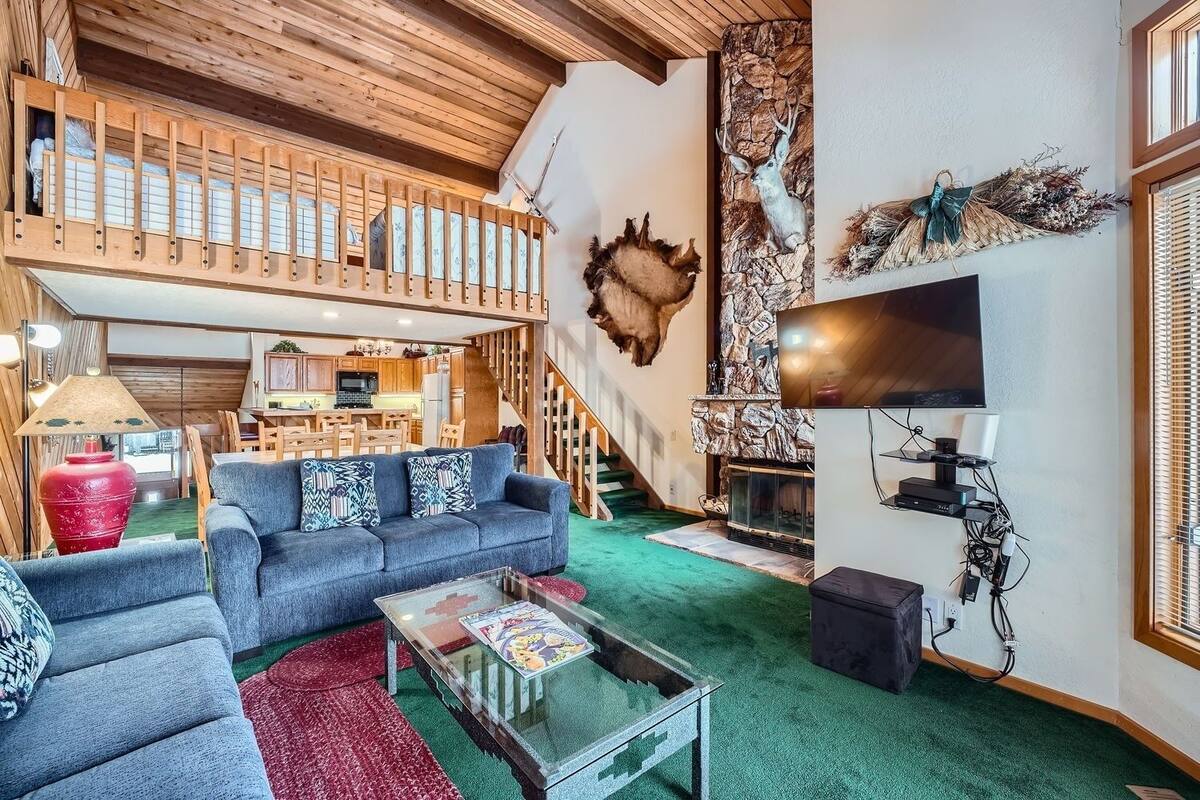 Townhome, 3 Bedrooms | Living area