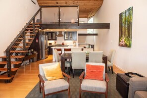 Living area - Ridgepoint Townhomes (Avon)