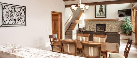 Townhome, 4 Bedrooms | Dining