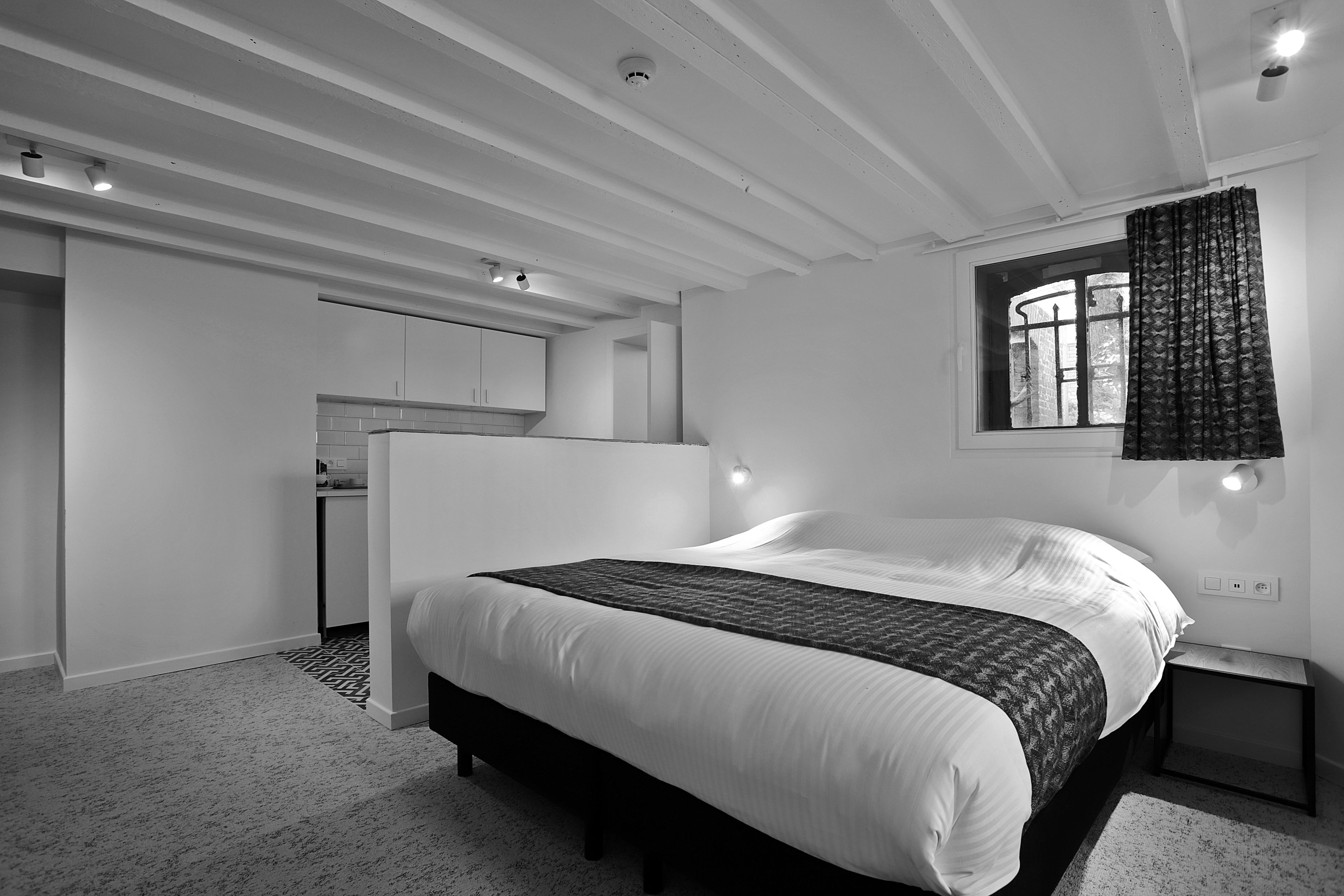 business studio | premium bedding, minibar, individually decorated, individually furnished