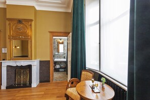 Dobbeltrom – superior, 1 kingsize-seng, ikke-røyk | Sengetøy av topp kvalitet, minibar og individuelt dekorert