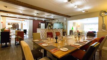 Breakfast and dinner served