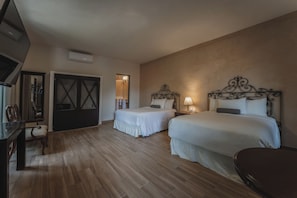 Superior Room, 2 Double Beds | In-room safe, iron/ironing board, free WiFi, bed sheets - Casa Jade Hotel- Adults Only, Mérida (Mérida)