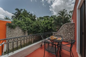 Superior Room, 1 King Bed | In-room safe, iron/ironing board, free WiFi, bed sheets - Casa Jade Hotel- Adults Only, Mérida (Mérida)