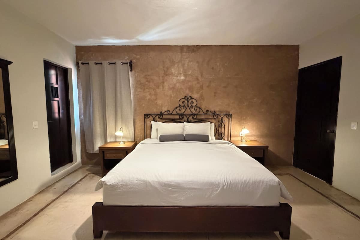 Superior Room, 1 King Bed