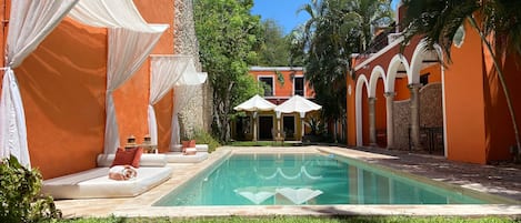 Alberca al aire libre