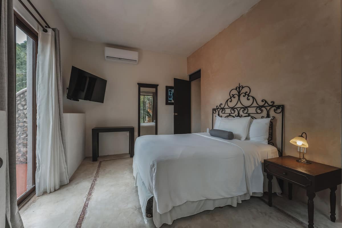 In-room safe, iron/ironing board, free WiFi, bed sheets