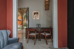 Quầy tiếp tân