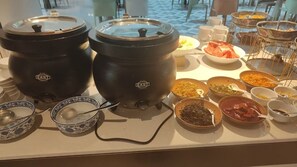 Daily buffet breakfast (CNY 35 per person) - East King Business Hotel Hangzhou (Hangzhou)