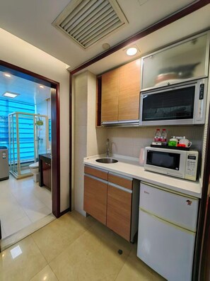 Shower, rainfall showerhead, free toiletries, hair dryer - East King Business Hotel Hangzhou (Hangzhou)
