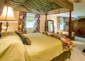 1 bedroom, desk, soundproofing, iron/ironing board - Bald Mountain House Inn at the Wolf Laurel Resort (Mars Hill)