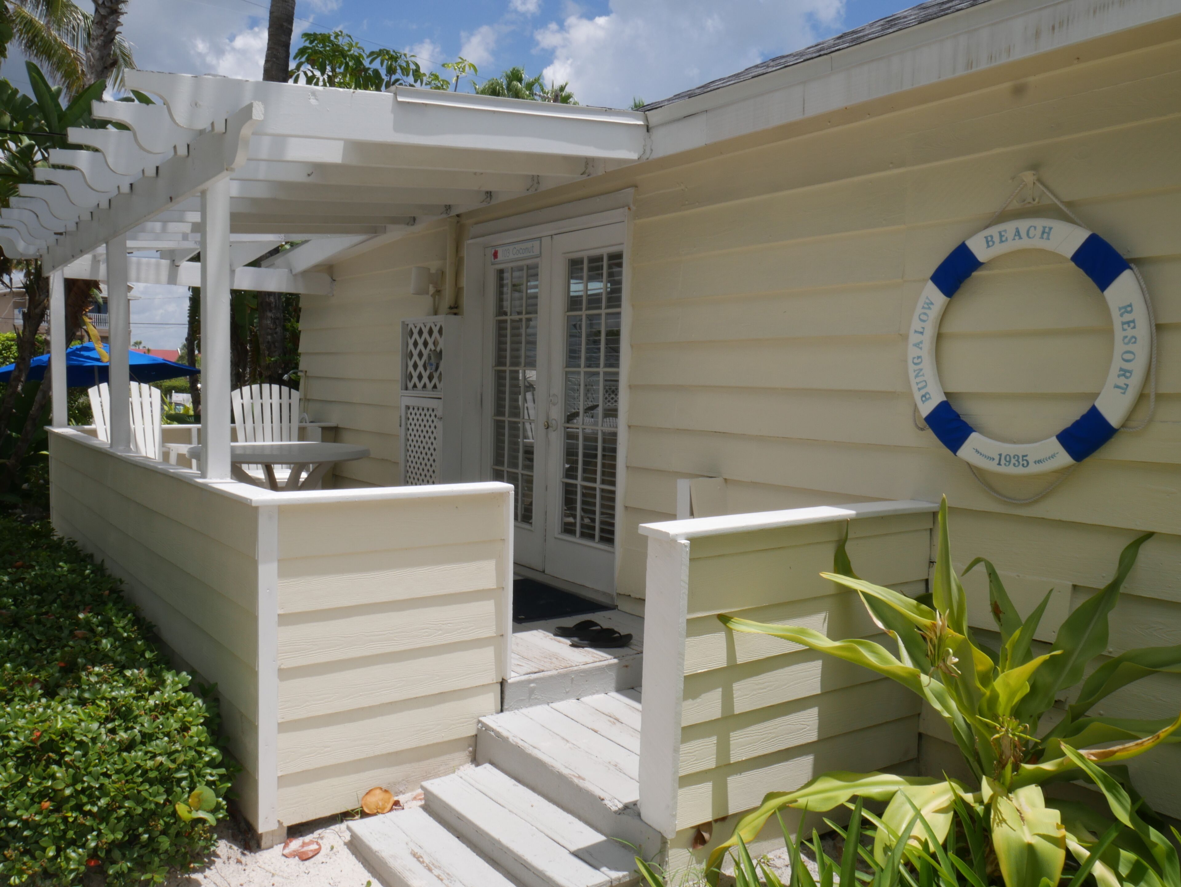 romantic studio suite, private bathroom (103 coconut) | terrace/patio