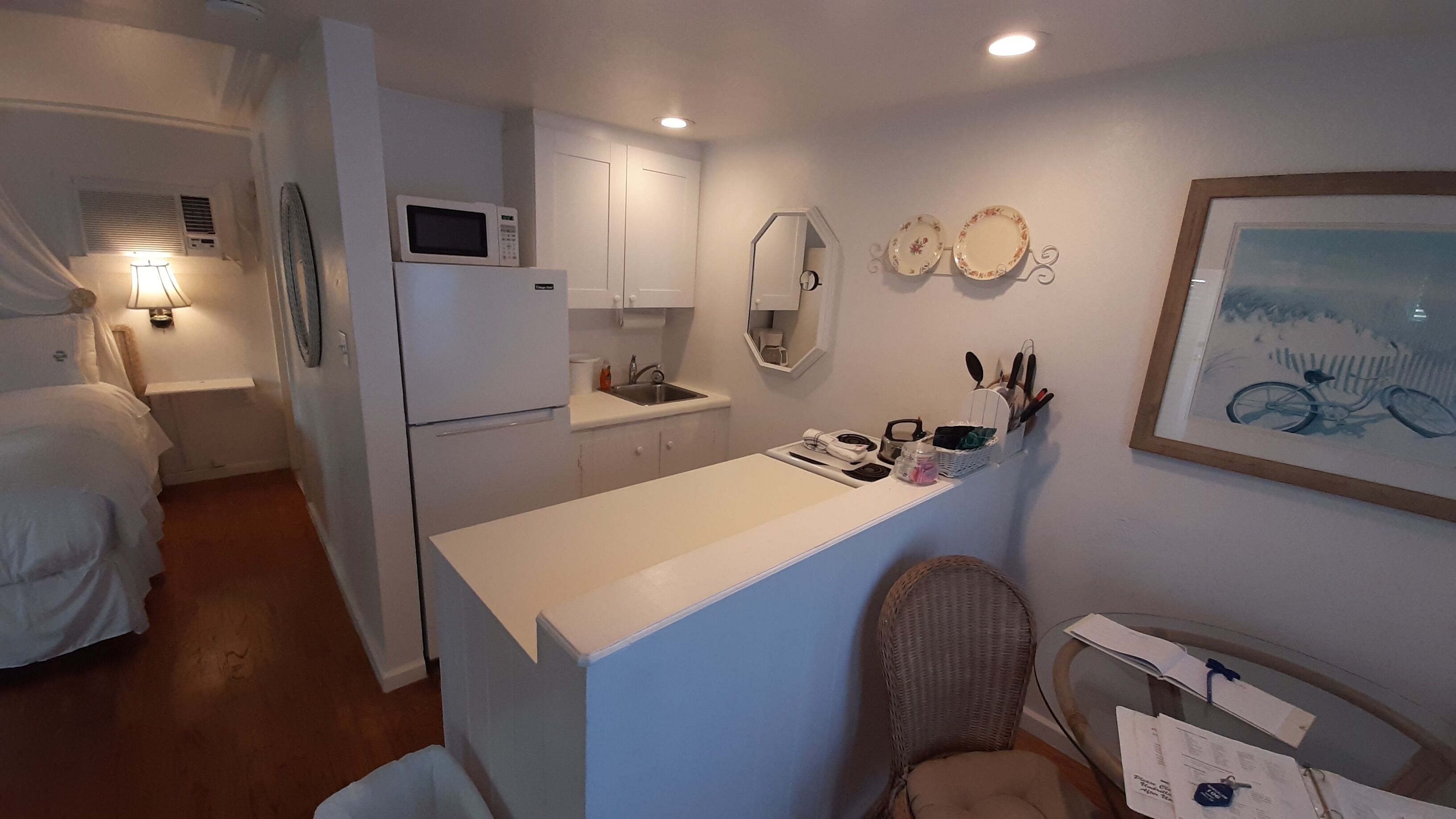 romantic studio suite, private bathroom (106 sand dollar) | private kitchen | mini-fridge, microwave, coffee/tea maker, toaster