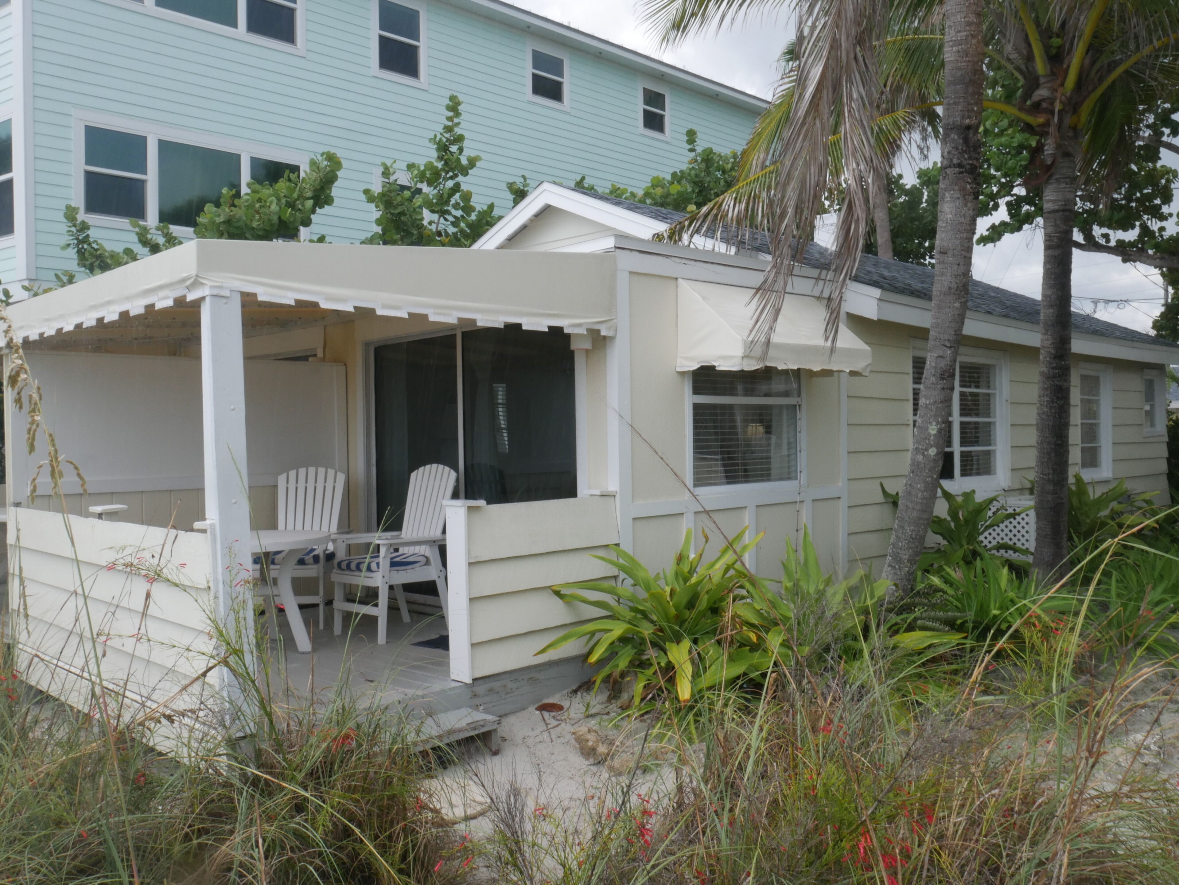 romantic studio suite, private bathroom (104 hibiscus) | in-room safe, iron/ironing board, free wifi, bed sheets