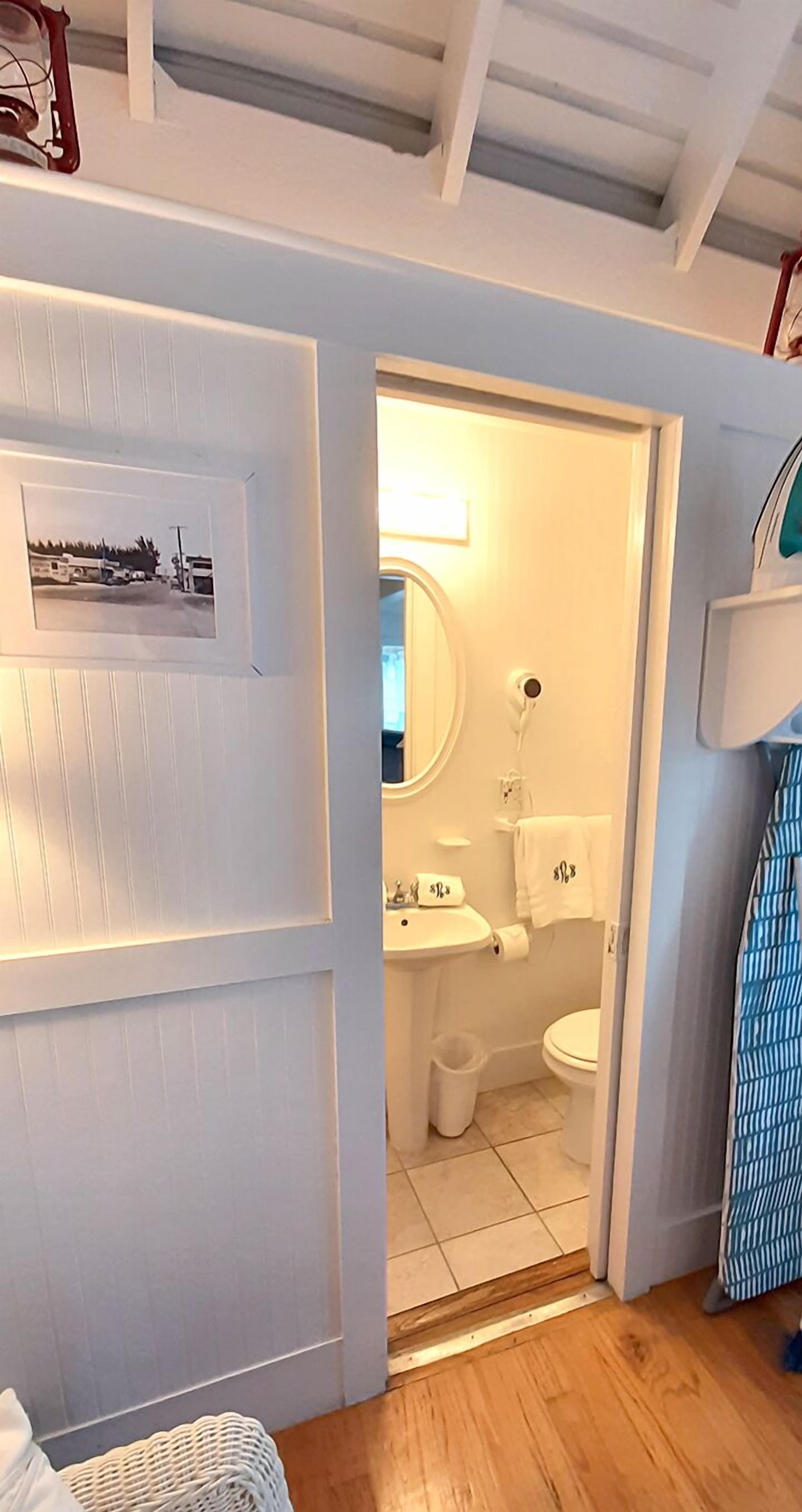 romantic studio suite, private bathroom (111 pineapple) | in-room safe, iron/ironing board, free wifi, bed sheets