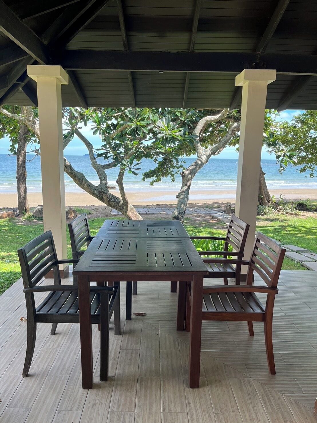 2 Bedroom Beachfront | 1 kamar tidur, minibar, Wi-Fi gratis, dan seprai linen