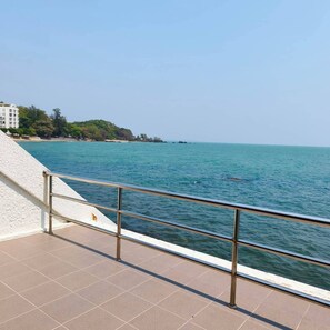 Twin Cottage with Sea View | Living area | Flat-screen TV - Wangkaew Resort (Klaeng)