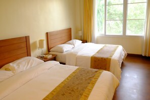 2 Bedroom Beachfront | 1 ห้องนอน, มินิบาร์, Wi-Fi ฟรี, ผ้าปูที่นอน