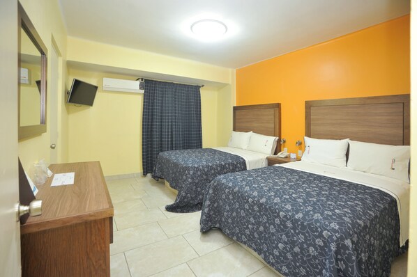 Tabla de planchar con plancha, wifi gratis y ropa de cama 