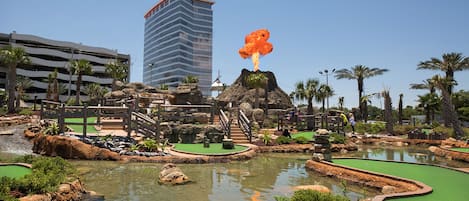 Mini-golf