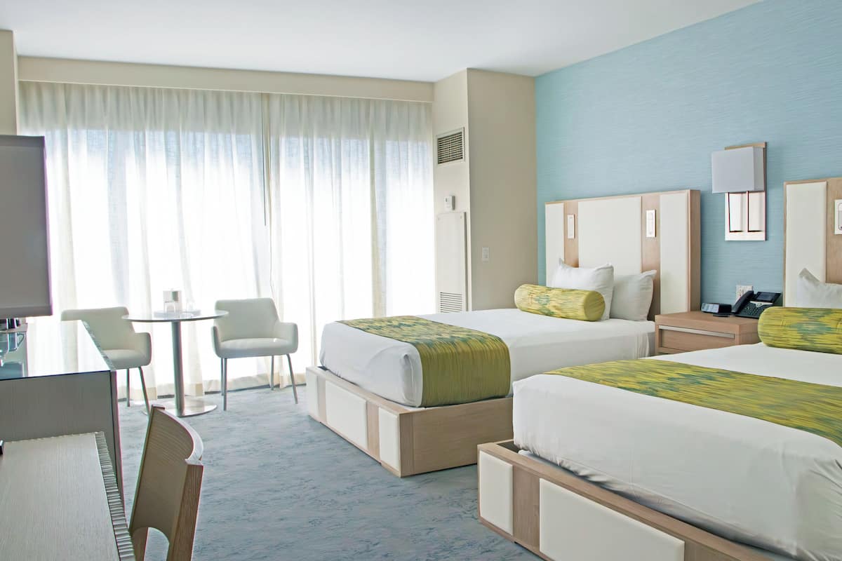 Hochwertige Bettwaren, Pillowtop-Betten, Zimmersafe, Schreibtisch