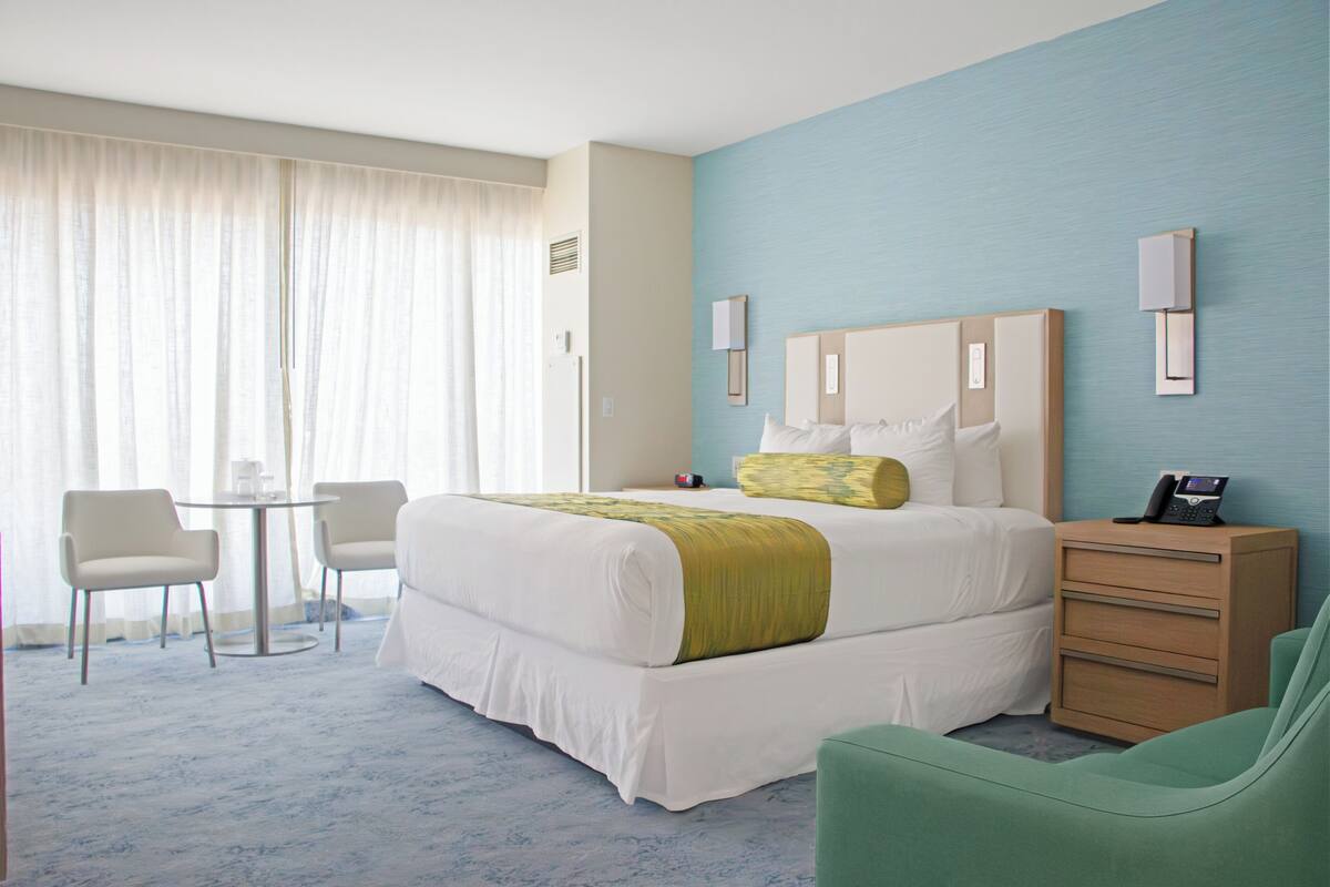 Hochwertige Bettwaren, Pillowtop-Betten, Zimmersafe, Schreibtisch
