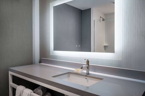 Douche, articles de toilette (gratuits), séchoir à cheveux