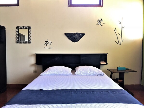 Premium bedding, desk, free WiFi