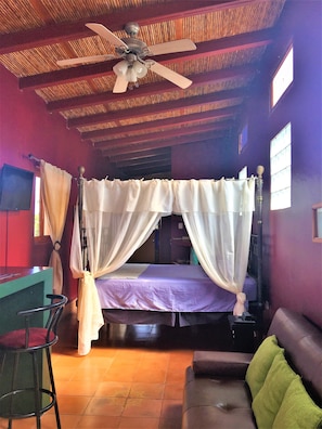 Premium bedding, desk, free WiFi