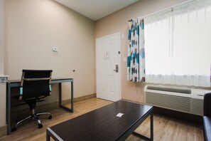 TV, pay movies - Palace Inn and Suites - Willowbrook Mall (Houston)