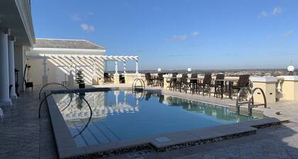 Luxury & Spacious 3B/3B Top Floor Vacation Villa - Near Disney World