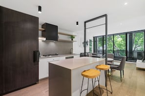 스탠다드 아파트, 침실 2개 | 전용 주방 | 대용량 냉장고, 전자레인지, 오븐, 쿡탑