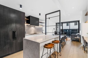 스탠다드 아파트, 침실 2개 | 전용 주방 | 대용량 냉장고, 전자레인지, 오븐, 쿡탑