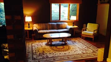 Smart TV, lareira, DVD player, biblioteca musical