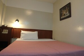 Standard-Doppelzimmer | Schreibtisch, kostenloses WLAN
