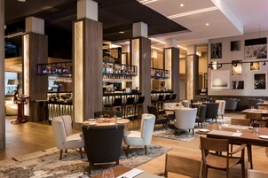 Breakfast, lunch, dinner served; international cuisine 