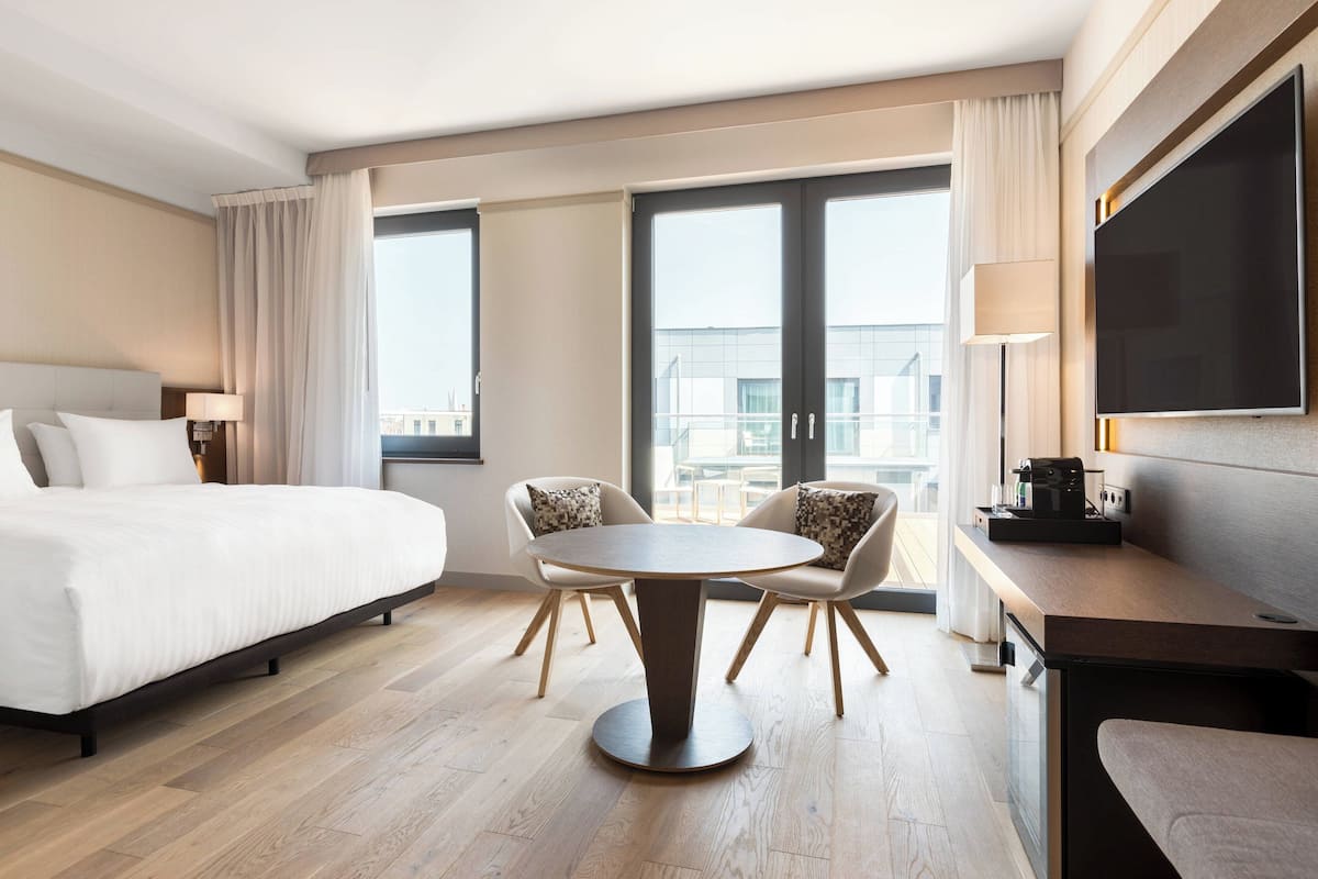 standard room, 1 king bed, balcony, city view | 1 bedroom, minibar, in-room safe, desk