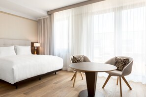 Minibar, in-room safe, desk, laptop workspace - AC Hotel by Marriott Wroclaw (Wroclaw)