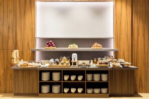 Daily buffet breakfast for a fee