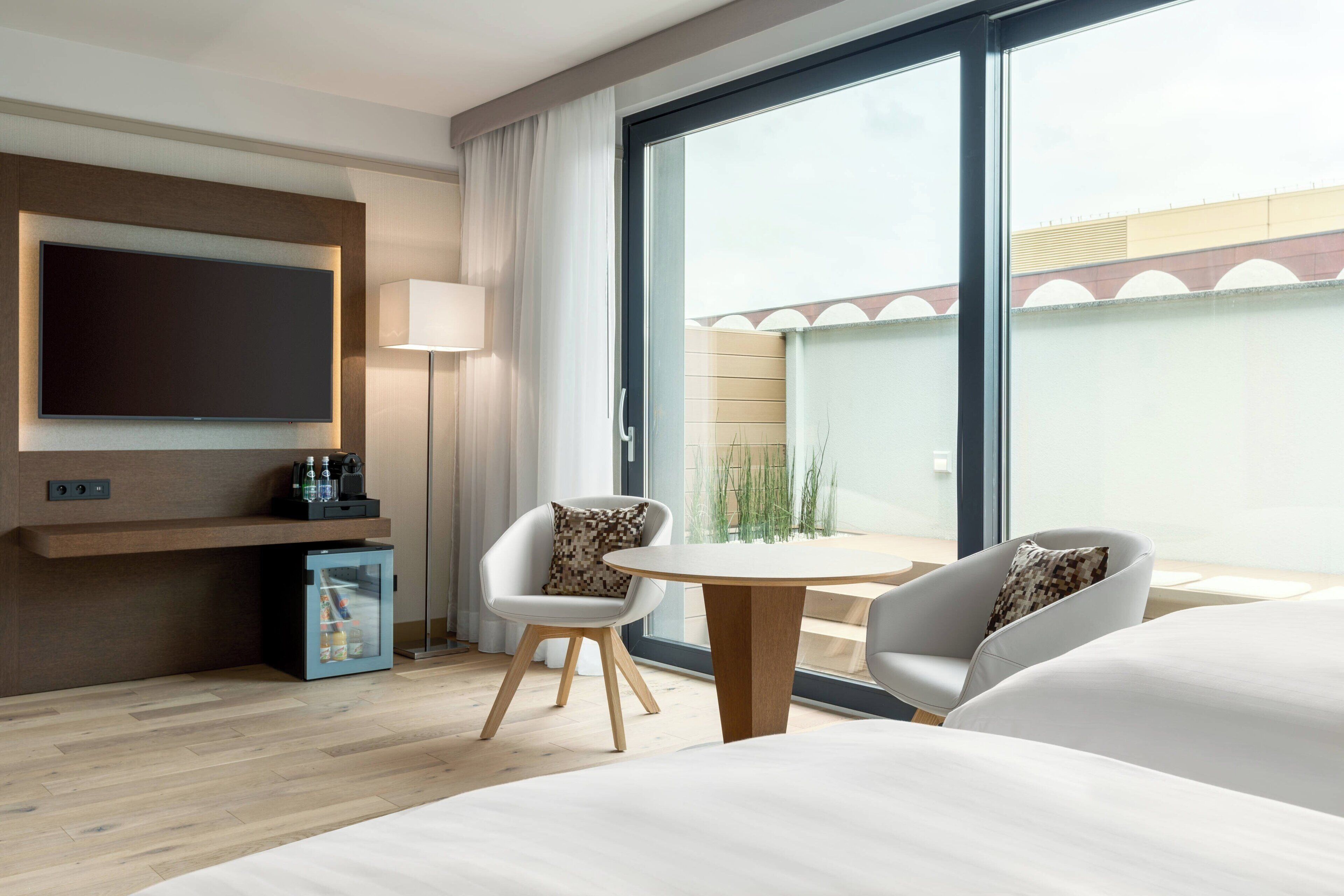 Standardzimmer, 2 Einzelbetten, Balkon | Minibar, Zimmersafe, Schreibtisch, laptopgeeigneter Arbeitsplatz