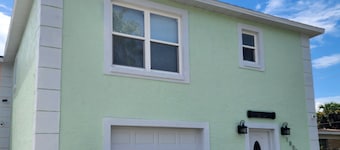 Salty Pelican Beach House, bare 300 fot til Atlanterhavet!<br>